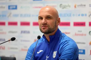 Rijeka manager shuts down Aberdeen links with ‘hairstyle’ joke