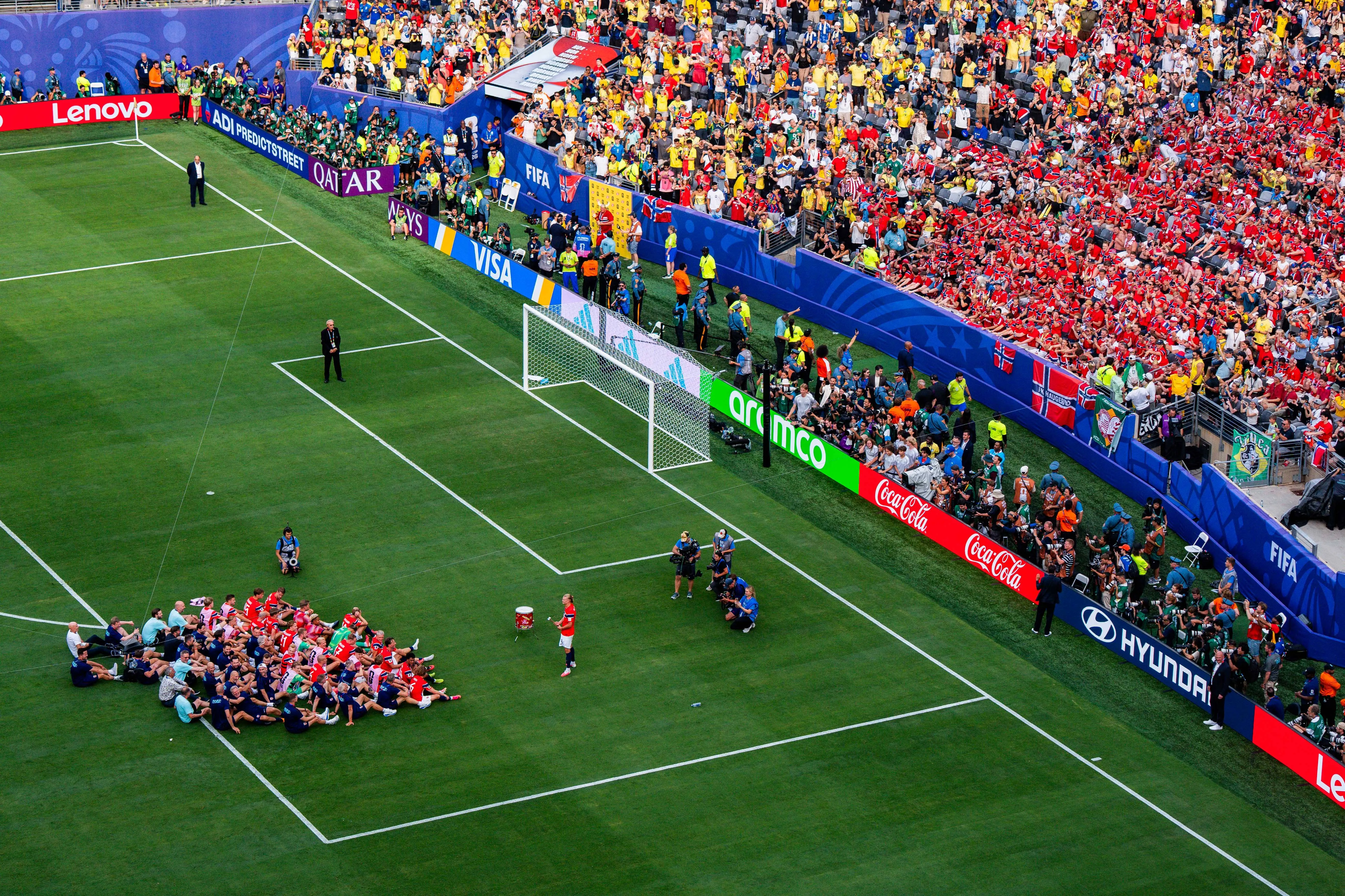 England fans hilariously mock Norway with rowing chant of their own after World Cup quarter-final