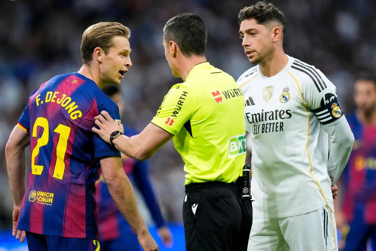 Barcelona's Frenkie de Jong and Real Madrid's Federico Valverde