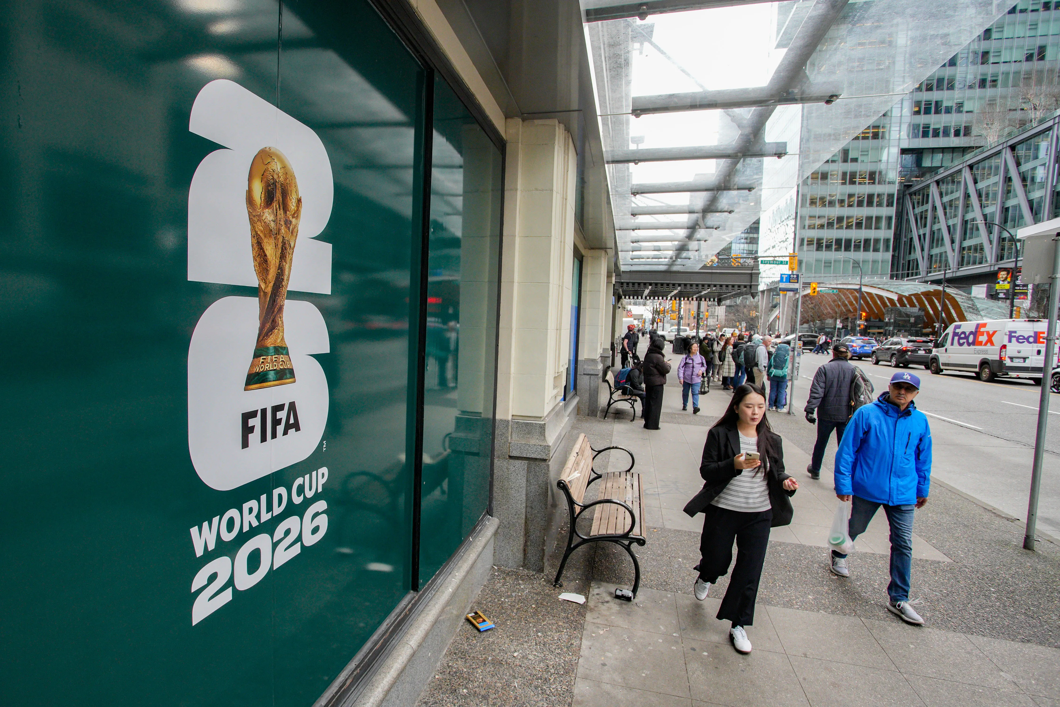 US tipping culture: How much will 2026 World Cup fans have to pay in bars, restaurants?