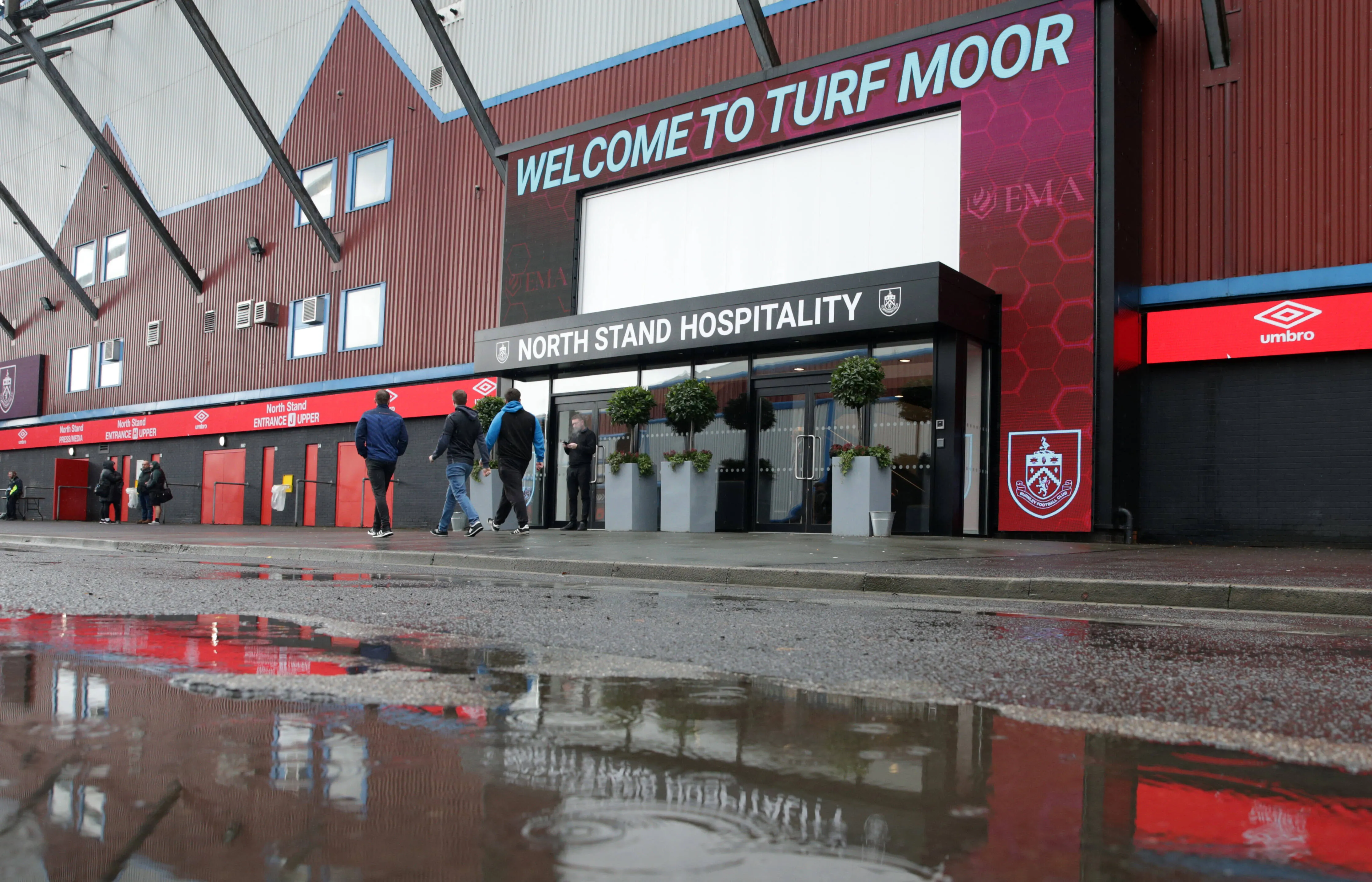 Turf Moor Facilities Guide 2026: Accessibility, Toilets, Food and Fan Experience