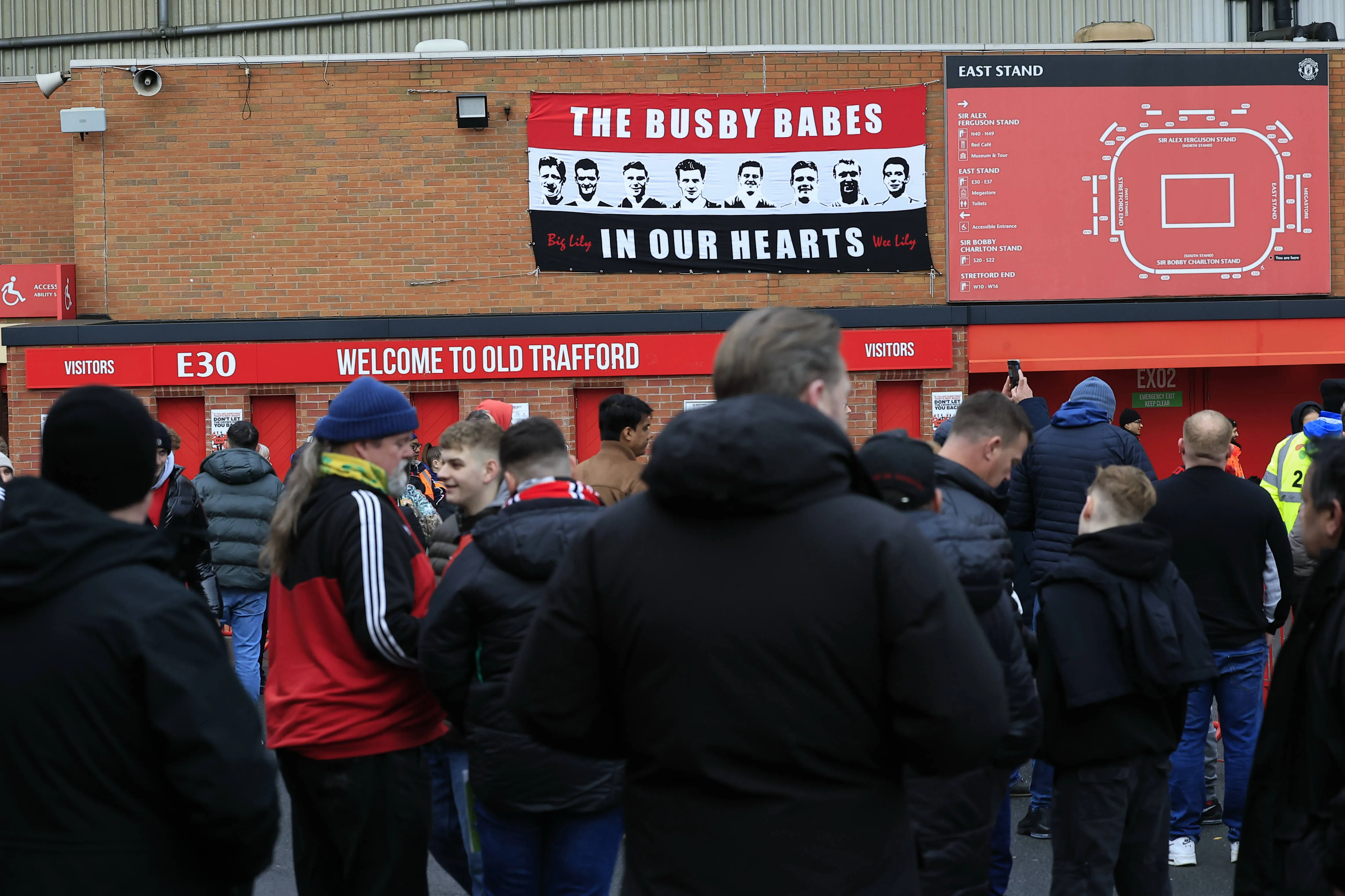 Best Old Trafford tifos and displays, including fitting Stretford End tribute to the Busby Babes