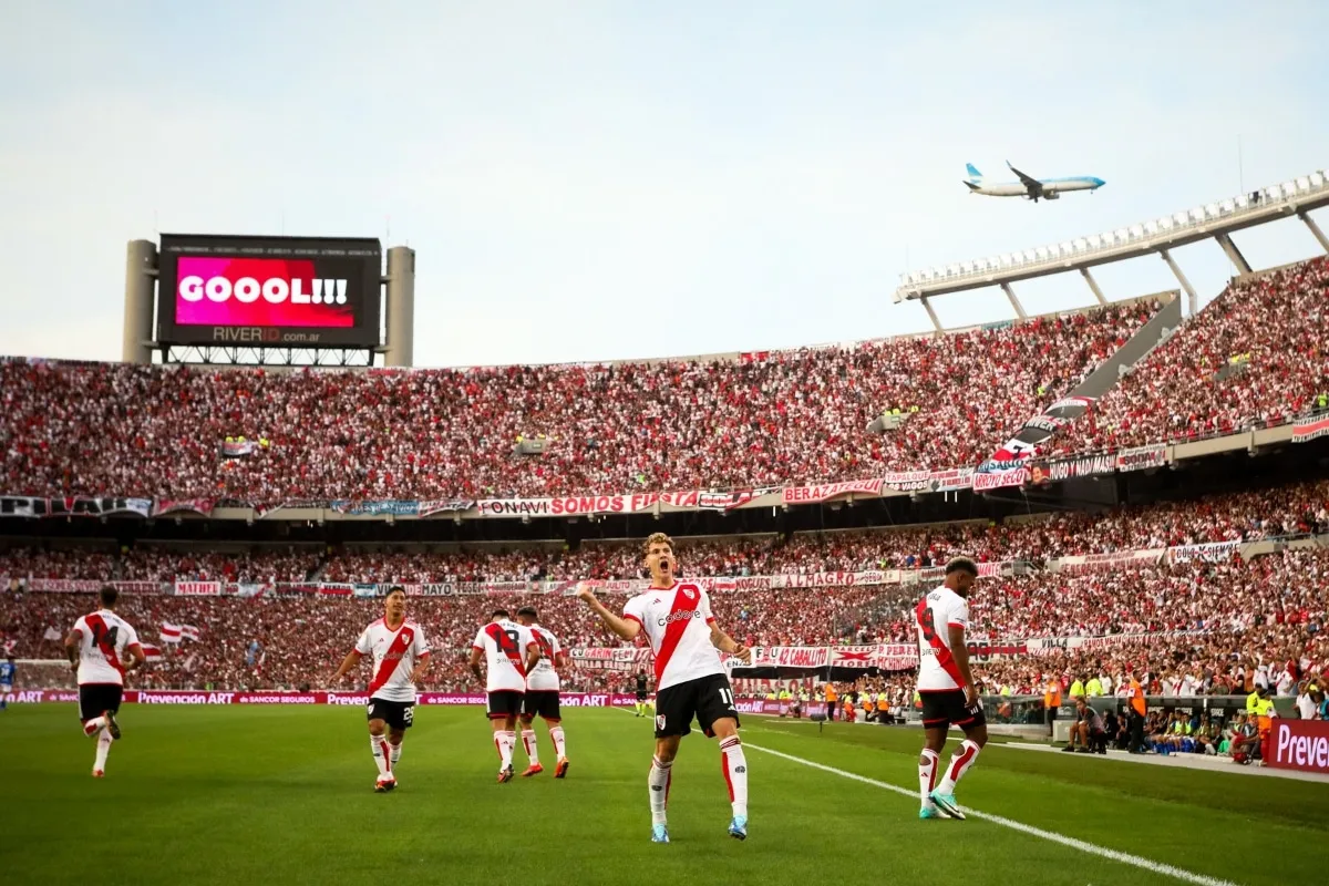 Where does the Argentina national team play?