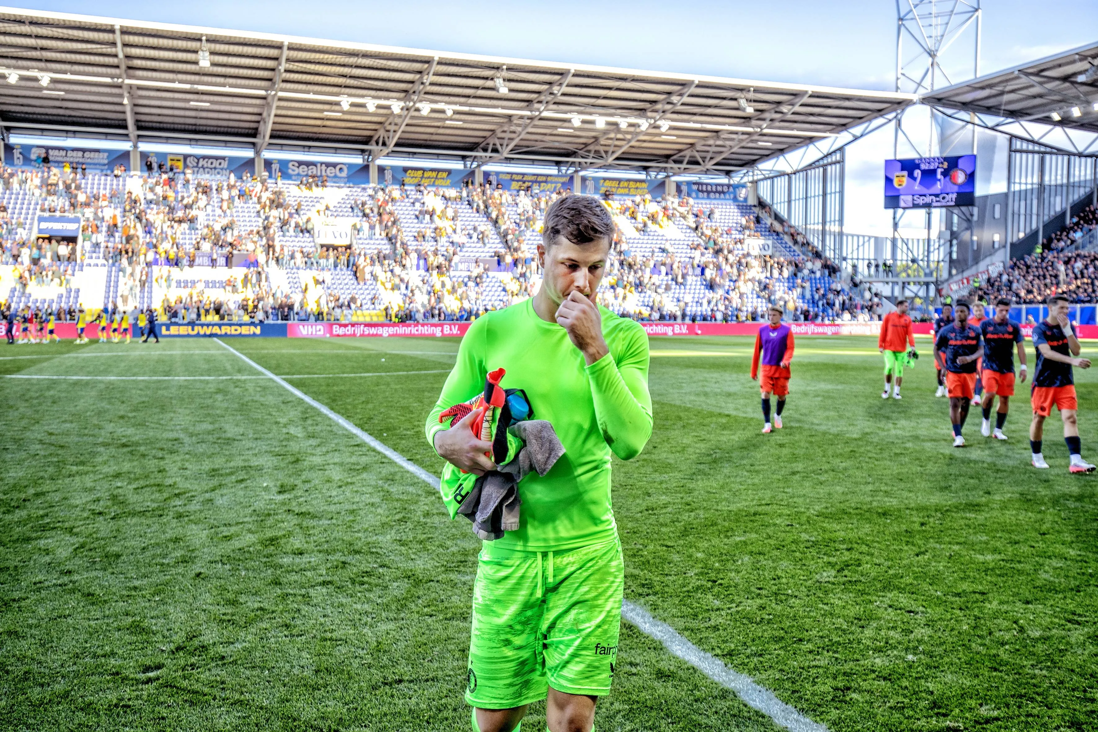 Feyenoord goalkeeper Tjark Ernst was almost hit during 5-2 win vs Cambuur