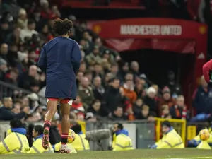 Boos ring out at Old Trafford as Zirkzee is subbed off early in defeat to Newcastle