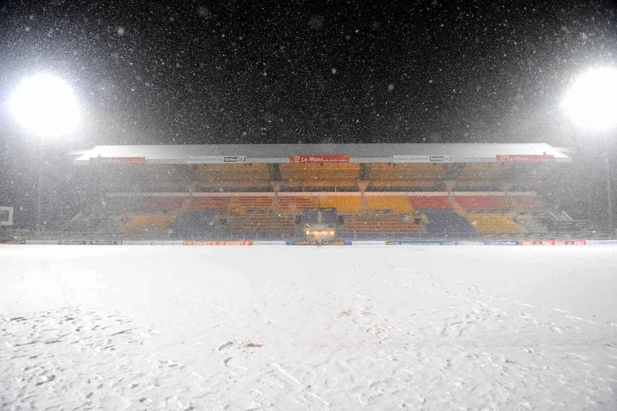 Abandoned stadiums in France, including Stade Leon-Bollee and Stade des Costieres