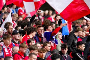 Watch: Lille ultras charge towards Aston Villa goalkeeper Emiliano Martinez