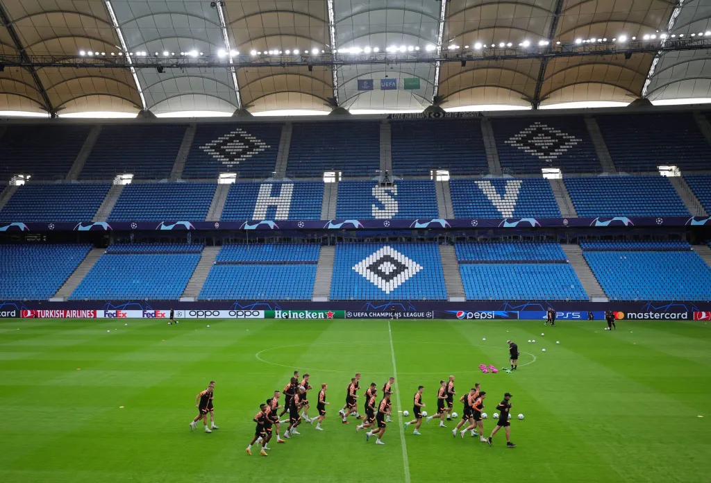 18 September 2023, Hamburg: Soccer: Champions League, before the match Shakhtar Donetsk - FC Porto. The players warm up during final training at Volksparkstadion. Photo: Christian Charisius/dpa - Photo by Icon sport