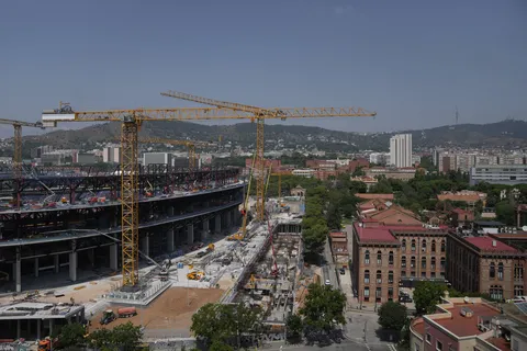 Barcelona reach significant new Camp Nou milestone as major roof structure update now emerges