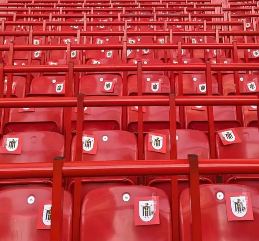 The Red Army donate badges to Bayern Munich fans