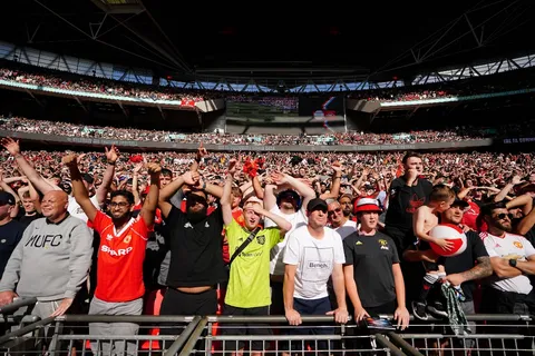 Man United fans subjected to brutal new chant from Hull fans after travel disruption