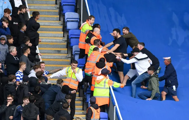 Crowd trouble escalates between fans of Reading and Peterborough United during the Sky Bet League 1 match at the Select Car Leasing Stadium, Reading Picture by Graeme Wilcockson/Focus Images/Sipa USA | The sight of football hooligans and YouTube football hooliganism 